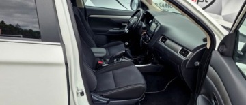 Mitsubishi Outlander III SUV Facelifting 2015 2.0 MIVEC 150KM 2016 Mitsubishi Outlander 2.0 150 KM Full Navi Kamera bezwypadkowy serwisowany, zdjęcie 16
