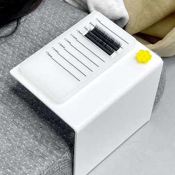 Полка для подушечек для наращивания ресниц. Инструменты для сборки не требуются.