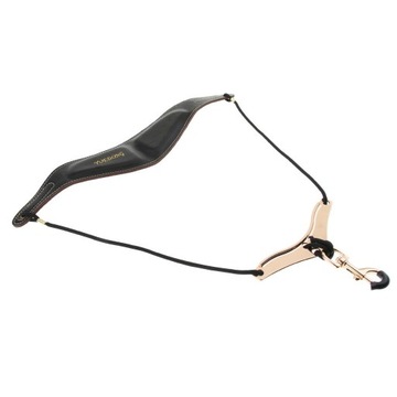 Регулируемый кожаный плечевой ремень.