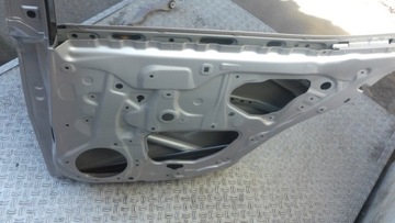 DVEŘE PRAVÉ PŘEDNÍ PRAVÝ TOYOTA CAMRY