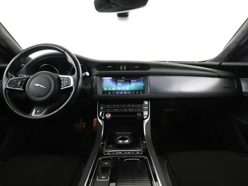 Jaguar XF II Sportbrake 2.0 i4D 180KM 2019 Jaguar XF 20d Automat R-Sport AWD Navi Tempomat, zdjęcie 14