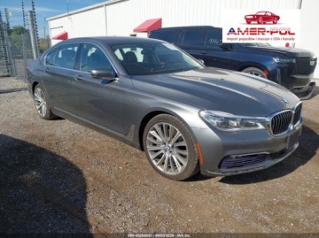 BMW Seria 7 G11-G12 2016 BMW Seria 7 750i Xdrive, tunel, ekrany multimedialne 4.4 Benzyna 445KM