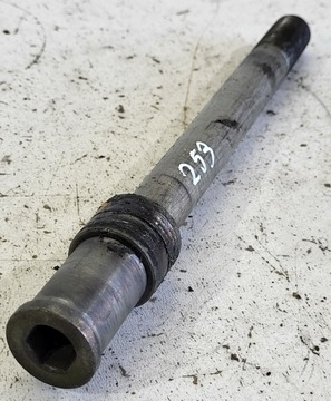 Oś ośka koła przód Kawasaki KLE 650 Versys 2007-2009r