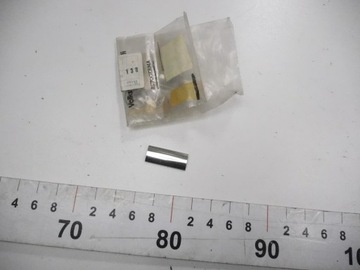 Накладка переднего заднего стекла Audi 80/90 OE 811853367A