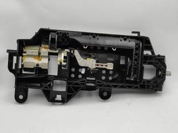ПРАВАЯ РУЧКА AUDI A4 B9 8W02837812A