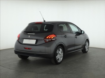 Peugeot 208 I Hatchback 5d Facelifting 1.2 PureTech 82KM 2017 Peugeot 208 1.2 PureTech, Salon Polska, zdjęcie 4