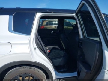 Mitsubishi Outlander III 2024 Mitsubishi Outlander SE S-AWC 2024 2.5l 2.5 Benzyna 181KM, zdjęcie 12