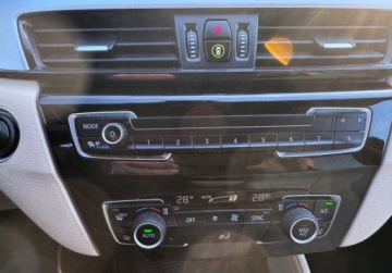 BMW X1 F48 Crossover sDrive 18i 140KM 2017 BMW X1 bezwypadekserwis aso1wlascicieljak nowa 1.5 Benzyna 140KM, zdjęcie 13