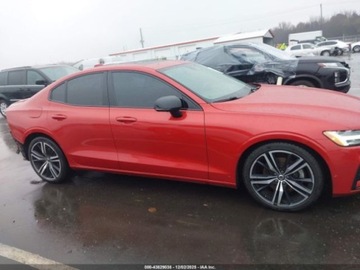 Volvo S60 III Sedan 2.0 T5 250KM 2019 Volvo S60 2.0 T5 250 KM, R-Design, male uszkodzenia, od ubezpieczyciela, zdjęcie 9