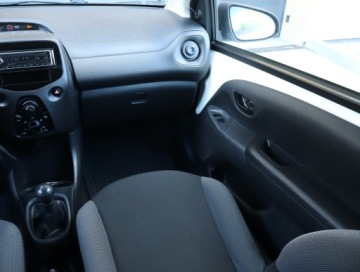 Toyota Aygo II Hatchback 5d 1.0 VVT-i 69KM 2015 Toyota Aygo 1.0 VVT-i, Klima, zdjęcie 7