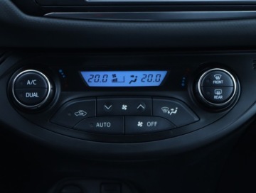 Toyota Yaris III Hatchback 5d Facelifting Hybrid 100KM 2014 Toyota Yaris 1.5 Hybrid, Automat, Klima, zdjęcie 14