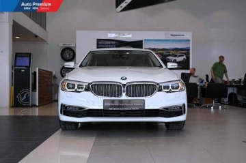 BMW Seria 5 G30-G31 Limuzyna 520d 190KM 2019 BMW Seria 5 520d xDriveLED Fog LightsKamera CofaniaSpryskiwacze Reflektorow, zdjęcie 2