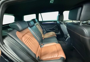 Volkswagen Passat B8 Variant Facelifting 2.0 TDI SCR 150KM 2022 Volkswagen Passat Unikatowe wyposazenie - Masaze - 4 kamery - LED Matrix -, zdjęcie 16