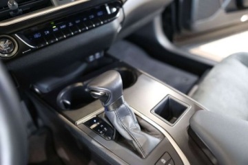 Lexus UX 2023 Lexus UX 200 GPF Pure 2WD 2.0 Benzyna 171KM, zdjęcie 18
