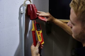 ТЕСТЕР НАПРЯЖЕНИЯ И ПРОБЛЕМНОСТИ 12–1000 В переменного тока CAT IV WIHA