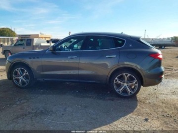 Maserati Levante 2019 Maserati Levante S GRANLUSSO, 2019r., 4x4, 3.0L 3.0 Benzyna 424KM, zdjęcie 2