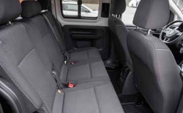 Volkswagen Caddy IV Kombi Maxi 2.0 TDI SCR BlueMotion Technology 150KM 2016 Volkswagen Caddy 2.0tdi Maxi Lift DsG Navi Winda Dla NiePelnosprawnych, zdjęcie 27