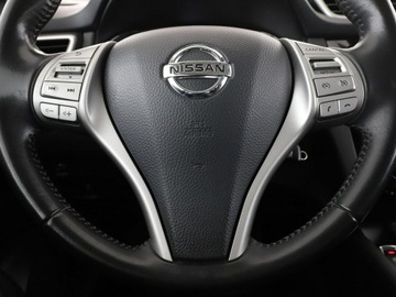 Nissan Qashqai II Crossover 1.6 DIG-T 163KM 2017 Nissan Qashqai Navi Kamera cofania Klimatyzacja, zdjęcie 20