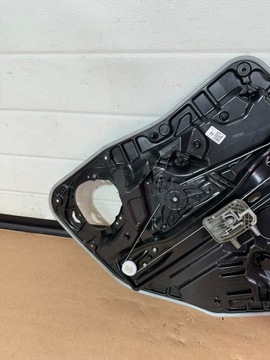 Podnośnik szyby lewy tył, tylny Mercedes W243, H243, W247, H247