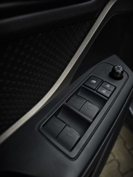 Toyota C-HR I Crossover Facelifting 1.8 Hybrid 122KM 2023 Toyota C-HR Toyota C-HR 1.8 Hybrid Comfort FV23 Gwarancja Salon PL, zdjęcie 31