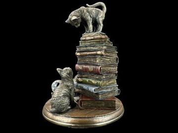 Figurka Rzeźba Statuetka Kot na książkach RZEŹBA VERONESE WU78012A4