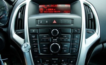 Opel Astra J Sports Tourer 1.4 Turbo ECOTEC 140KM 2011 Opel Astra 1.4T 140KM Led Xenon PDC Climatronic serwis ASO Alu 1.4 Benzyna, zdjęcie 21