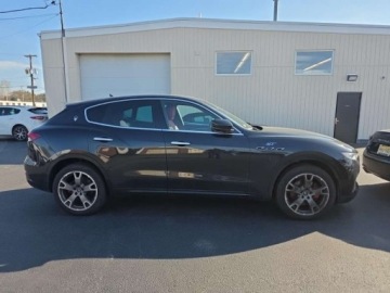 Maserati Levante 2023 Maserati Levante 2023, 3.0L, 4x4, GT 3.0 Benzyna 345KM, zdjęcie 3