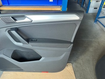 ОБИВКА ДВЕРИ СТОРОНЫ ПЕРЕДНЕЙ СПРАВА, TIGUAN 5NA