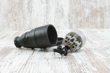 Розетка резиновая 16А IP44 NOVA черная