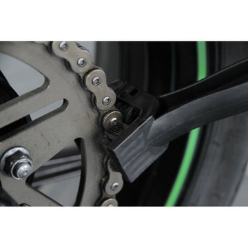 Щетка для чистки цепи мотоцикла