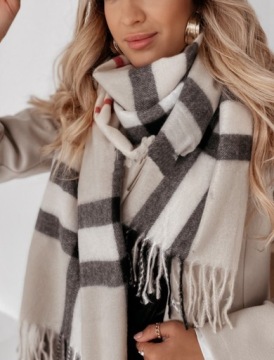 БЕЖЕВЫЙ ШАРФ в модную клетку - прекрасный подарок.