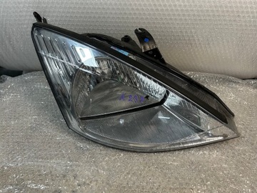 FORD FOCUS MK1 PRAWA LAMPA PRZÓD REFLEKTOR