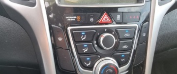 Hyundai i30 II Hatchback 5d 1.4 MPI 100KM 2015 Hyundai i30 2015r, 1.4 Benzyna. Uszkodzony prawy bok i tyl. Jezdzi. 1.4, zdjęcie 11