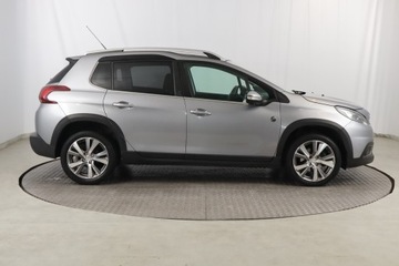 Peugeot 2008 I SUV Facelifting 1.2 PureTech 110KM 2017 Peugeot 2008 1.2 PureTech, Automat, Skóra, Navi, zdjęcie 5