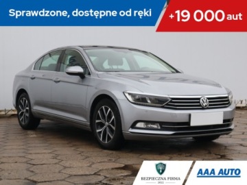 Volkswagen Passat B8 Limousine 2.0 TDI BlueMotion SCR 150KM 2019 VW Passat 2.0 TDI, Automat, Navi, Klima