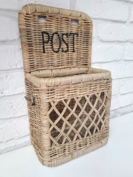 Документы с буквами-корзинами-органайзерами из ротанга Hampton