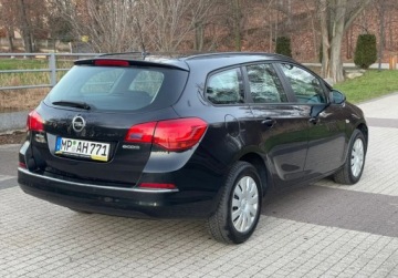 Opel Astra J Sports Tourer Facelifting 1.6 CDTI ecoFLEX 110KM 2015 Opel Astra J 1.6 CDTI, Nowy ROZRZAD 1.6 Diesel 110KM, zdjęcie 2