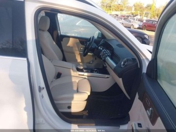 Mercedes GLB 2023 Mercedes-Benz GLB 2023 Mercedes-Benz GLB 250 4MATIC SUV 2.0 Benzyna 221KM, zdjęcie 9