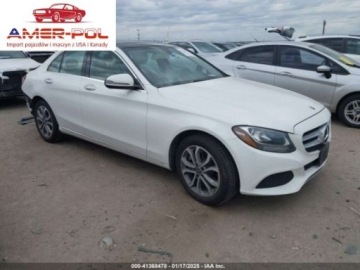 Mercedes Klasa C W205 2018 Mercedes-Benz Klasa C C 300 4matic 2.0 Benzyna 241KM
