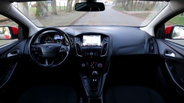 Ford Focus III Kombi Facelifting 2.0 TDCi 150KM 2016 .. Nawigacja .. Grzana Kierownica , Fotele i SZYBY .. Czujniki parkowania ., zdjęcie 26