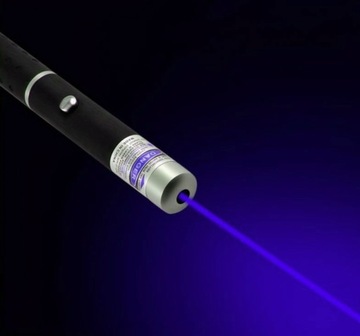 WSKAŹNIK LASEROWY LASER POINTER NIEBIESKI FIOLETOWY PREZENTACJA SZKOŁA