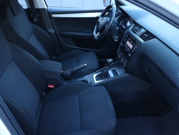 Skoda Octavia III Kombi 2.0 TDI CR DPF 150KM 2015 Skoda Octavia 2.0 TDI, DSG, Navi, Xenon, Bi-Xenon, zdjęcie 8