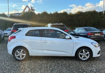 Kia Ceed I Hatchback 5d Facelifting 1.6 CRDi VGT 115KM 2011 Kia Ceed 2011 r. 1.6 Diesel 116KM, zdjęcie 5