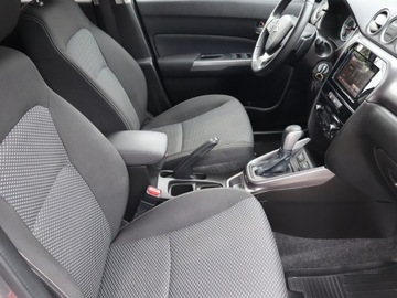 Suzuki Vitara III SUV Facelifting 1.0 BoosterJet 111KM 2018 Suzuki Vitara 1.0 BoosterJet, Salon Polska, zdjęcie 8