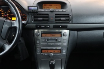 Toyota Avensis II Kombi 2.0 VVT-i 147KM 2005 Toyota Avensis 2.0 VVT-i, Automat, Klima, zdjęcie 11