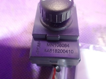 COLT VI Z30 02- PŘEPÍNAČ PANEL REGULACE ZRCÁTKO MN108084 A4518200410