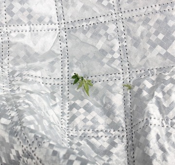 Чехлы на лобовое стекло, боковые зеркала и крепления летних/зимних колес.