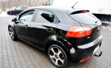 Kia Rio III Hatchback 3d 1.2 DOHC CVVT 85KM 2012 Kia Rio Szyberdach, Ledy, Czujniki parkowania, KeyLess Bluetooth 1.2 85KM, zdjęcie 2