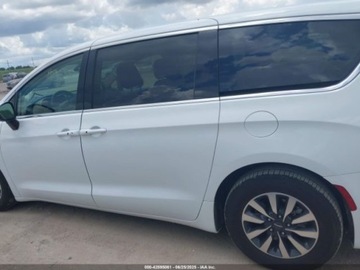 Chrysler Pacifica II 2023 Chrysler Pacifica Hybrid Touring L 2023 3.6l 3.6 Hybryda 260KM, zdjęcie 2