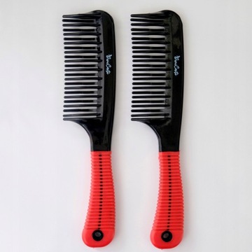 Расческа DENI CARTE для распутывания волос.